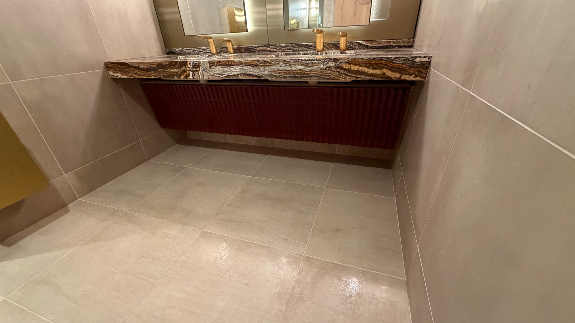Onyx Vanity Detail